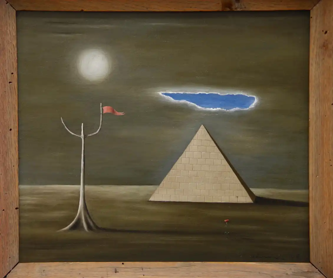 On the left, an tree shaped like a pitchfork stands. The right branch sports a red flag. To the right of the tree , an egyptian pyramid dominated the image. Above the pyramid the sky appears ripped apart from its usual grey to a pale blue.
